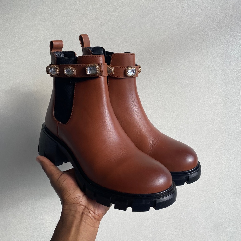 Steve Madden- Hamlet Embellished Lugged Sole Chelsea Boots